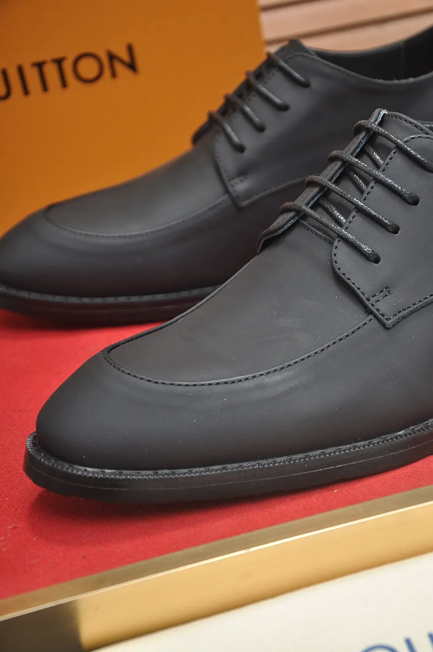 Men's men's shoes 💰500💶 [LV] (original single cowhide lining) 🍀LV's latest genuine leather business suit shoes are launched simultaneously on the official website. The first-layer cowhide imported from Italy is made of heavy gold, 💥official website 1:1 rubber outsole. Versatile to wear, high-end without losing class, and the color combination is extraordinary. This four-season style is alluring when worn on your feet, showing off your big-name flair. Standard code 38-45 (45 customized)